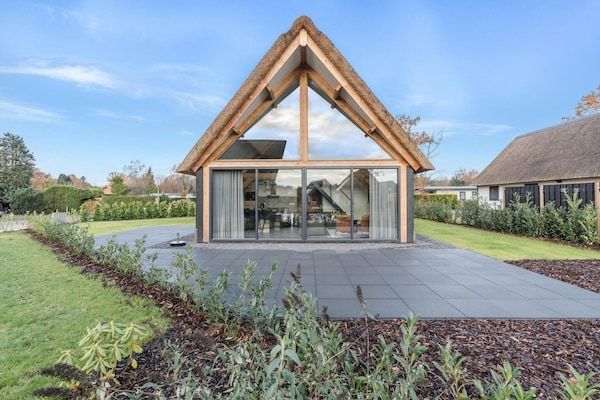 Buitenkant - Bungalow met uitzicht op vijver in Baarle-nassau (1)