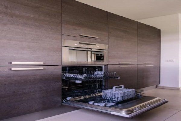 Keuken - Ruime 10-persoonsvilla op rustig vakantiepark in Baarle-nassau (4)