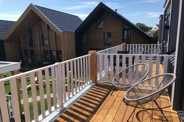 Terras - 5-persoons lodge met privébalkon in Zoutelande (5)