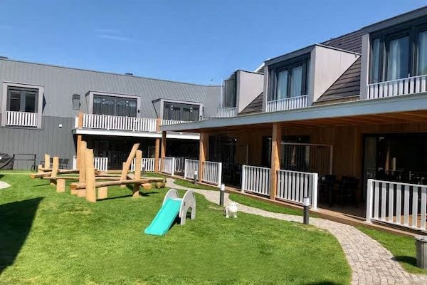 Buitenkant - Ruime lodge met veranda in Zoutelande in Zoutelande (1)