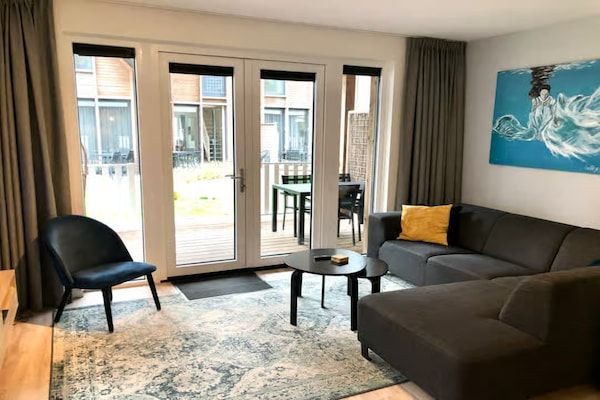 Woonkamer - Prachtige lodge voor 5 personen vlakbij het strand in Zoutelande (2)