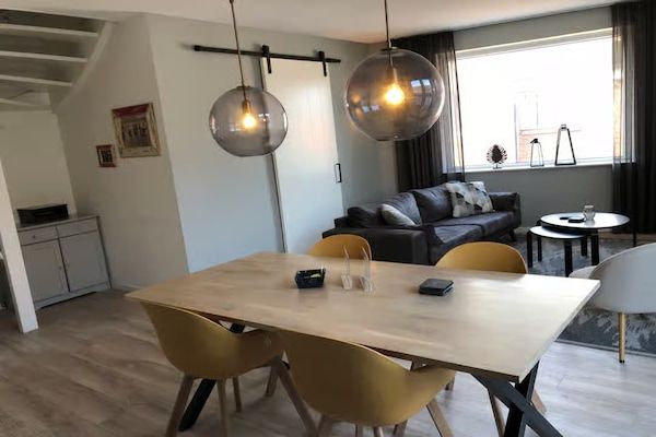 Eetkamer - Lodge met uitzicht op de kerk en de duinen in Zoutelande (2)