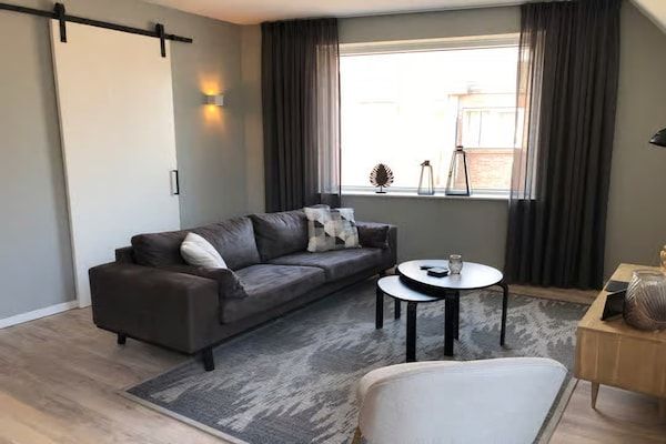 Woonkamer - Lodge met uitzicht op de kerk en de duinen in Zoutelande (1)
