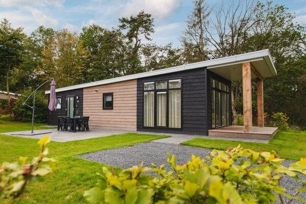 Buitenkant - Luxe boslodge met privésauna in Rijssen (1)