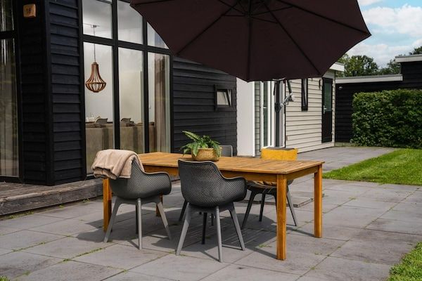 Terras - Stijlvolle familielodge in het bos met eigen bubbelbad in Rijssen (5)