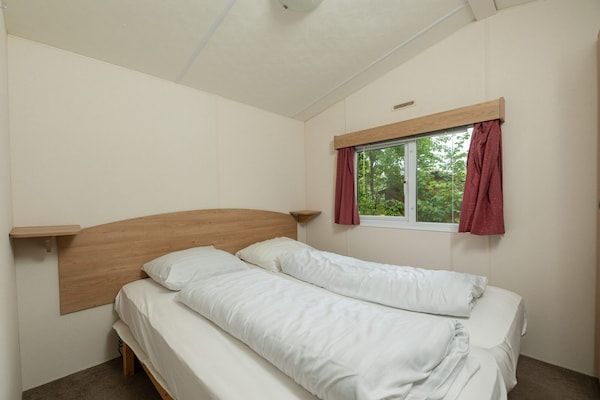 Slaapkamer - Gezellig chalet met eigen tuin voor 4 personen in Zuna (3)