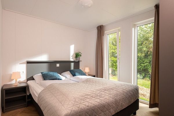 Slaapkamer - Luxe lodge met bubbelbad en sauna voor 5 personen in Zuna (3)