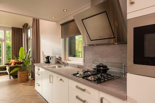 Keuken - Luxe lodge met bubbelbad en sauna voor 5 personen in Zuna (4)