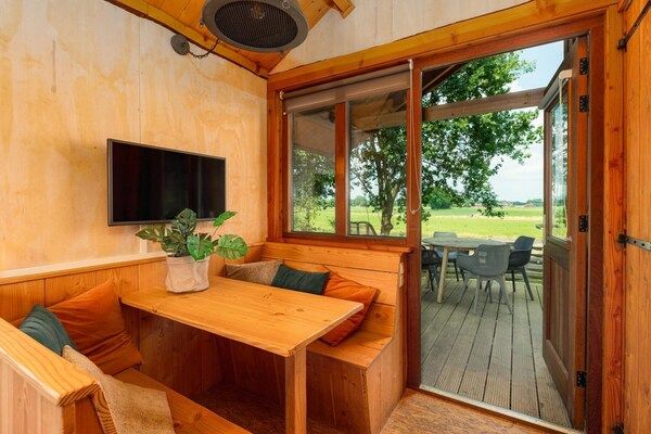 Eetkamer - Waterfronthut in het zonnige Zuna in Zuna (5)