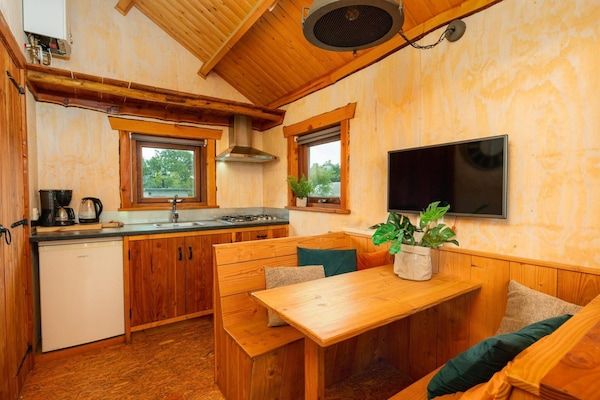 Woonkamer - Waterfronthut in het zonnige Zuna in Zuna (2)