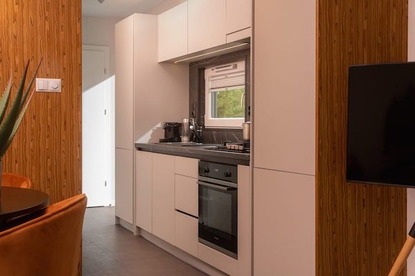 Keuken - Stijlvolle blokhut met privétuin voor 4 in Zuna (4)