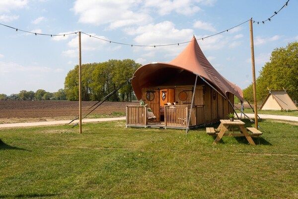 Buitenkant - Glamping-oase met een bohemien tintje in Zuna (4)