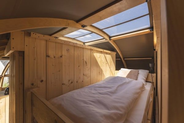 Slaapkamer - Uniek verblijf in de rivierkoepel met bubbelbad in Zuna (3)