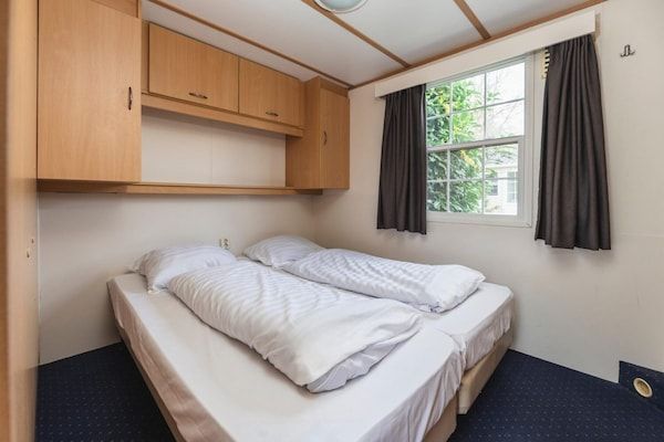 Slaapkamer - Bungalow met uitzicht op de rivier in Zuna (2)