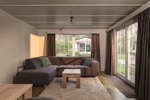 Woonkamer - Prachtig vakantiehuis in Overijssel in Zuna (2)
