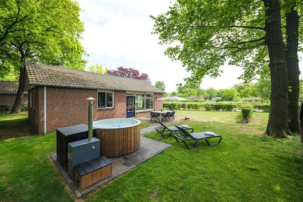 Buitenkant - Bungalow met kinderdagverblijf en speeltuin in Zuna (1)