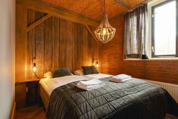 Slaapkamer - Kinderbungalow vlakbij de kinderboerderij in Zuna (4)