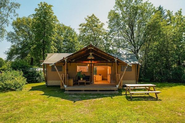 Buitenkant - Ruime luxe safaritent voor 8 personen in Zuna (1)