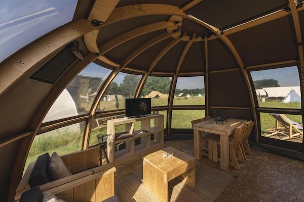 Woonkamer - Feestelijk glampingdorp in Zuna in Zuna (2)