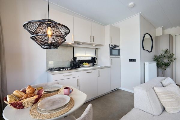 Keuken - Luxe wellnesslodge met sauna en jacuzzi voor 2 personen in Zuna (4)