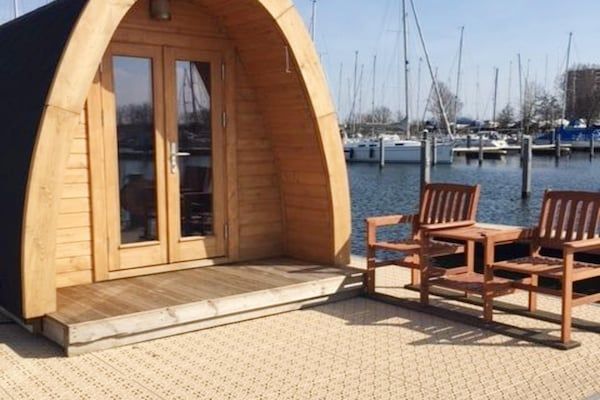 Buitenkant - Unieke waterbubbel bij de jachthaven in Almere (1)