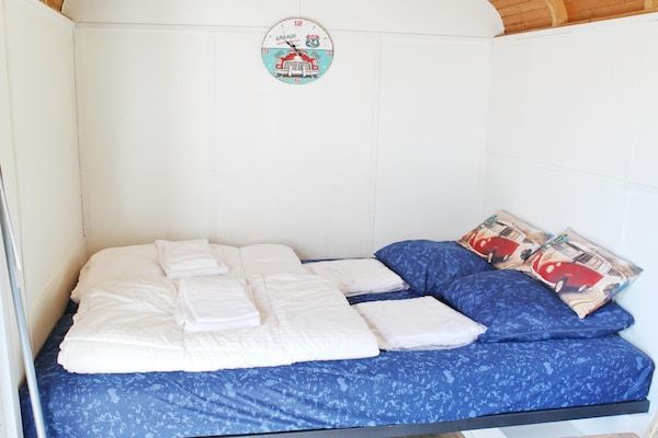Slaapkamer - Gezellig klein wagentje bij de jachthaven in Naarden (3)