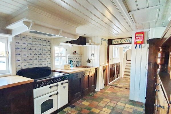 Keuken - Historisch verblijf op een woonboot voor 7 in Naarden (4)
