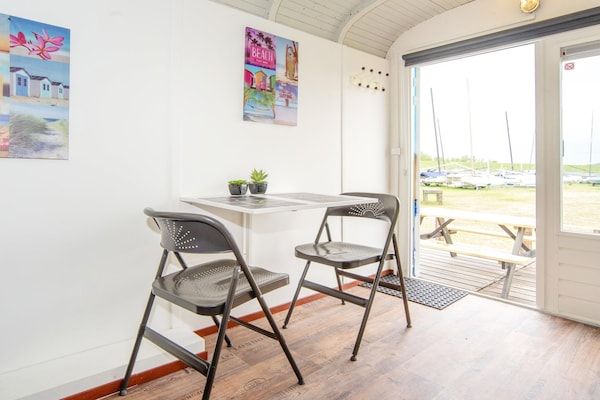Eetkamer - Gezellig klein wagentje van Almere Beach in Almere (5)