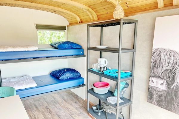 Slaapkamer - Gezellig klein wagentje van Almere Beach in Almere (4)