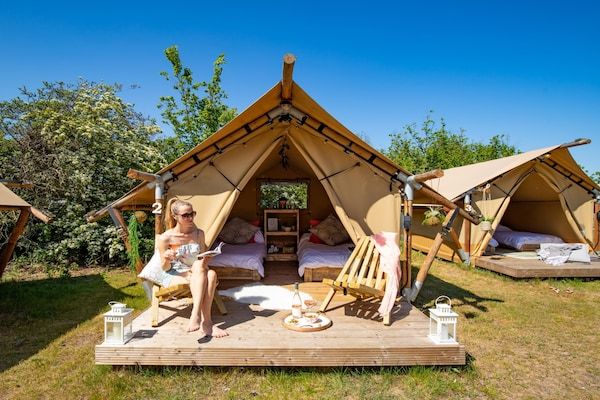 Buitenkant - Safaritent aan het strand voor stellen in Almere (1)