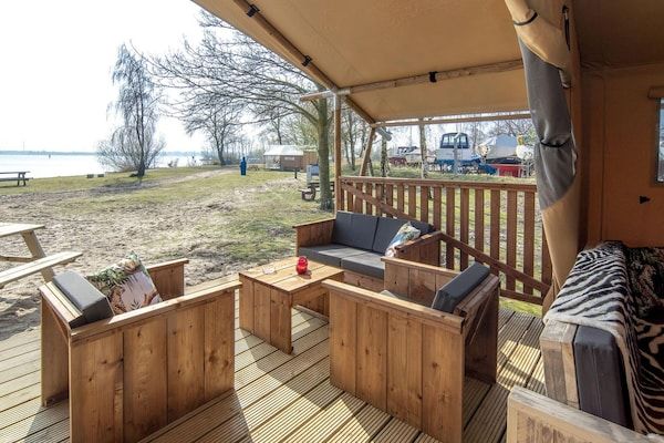 Terras - Luxe safarilodge aan het water in Almere (4)