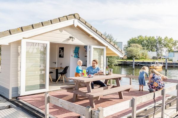 Buitenkant - Chalet aan het water voor 4 in de jachthaven in Almere (1)