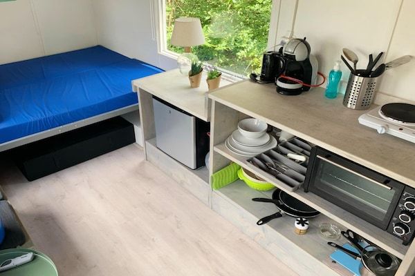 Keuken - Romantisch verblijf in een huifkar aan het meer in Almere (3)