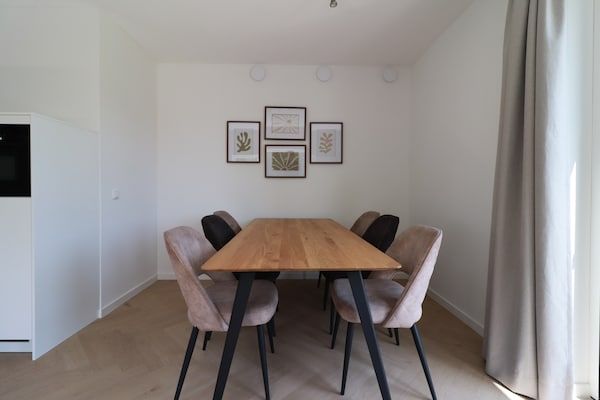 Eetkamer - Privé-bungalow met steiger voor 6 in Makkum (5)