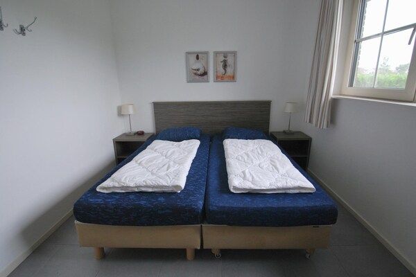 Slaapkamer - Klassieke strandvilla met whirlpool in Makkum (4)