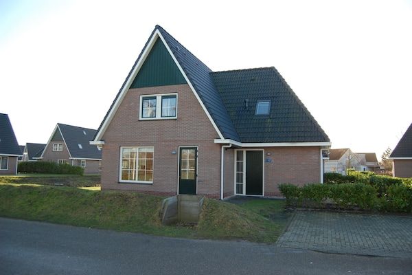 Buitenkant - Klassieke strandvilla met whirlpool in Makkum (1)