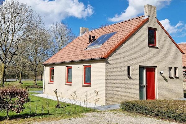 Buitenkant - Rustige bungalow vlakbij de kust in Ewijk (1)