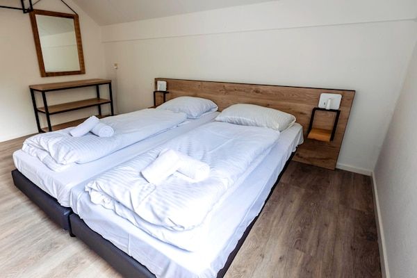 Slaapkamer - Rustige bosvakantie voor gezinnen in Ewijk (5)