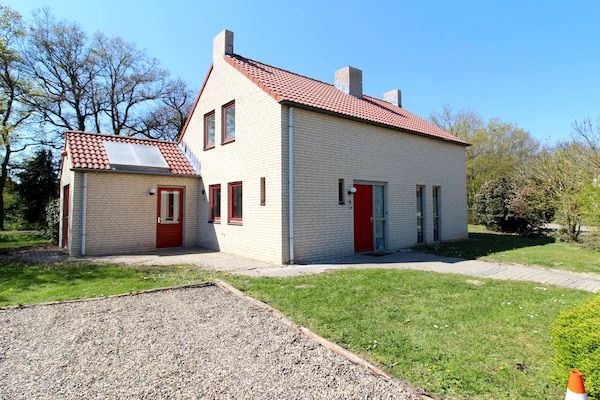 Buitenkant - Rustige bosvakantie voor gezinnen in Ewijk (1)
