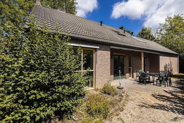 Buitenkant - Vrijstaande bungalow in rustige omgeving in Ewijk (1)