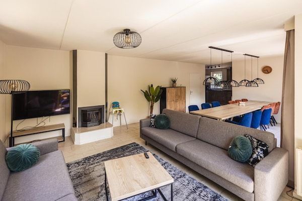 Woonkamer - Vrijstaande bungalow in rustige omgeving in Ewijk (2)