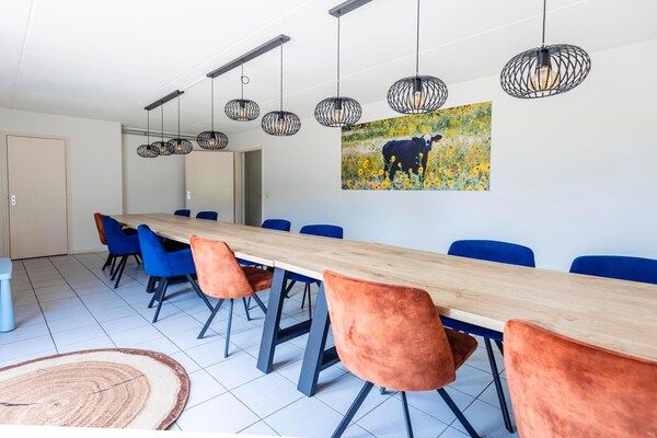 Eetkamer - Vrijstaande bungalow aan de bosrand in Ewijk (4)