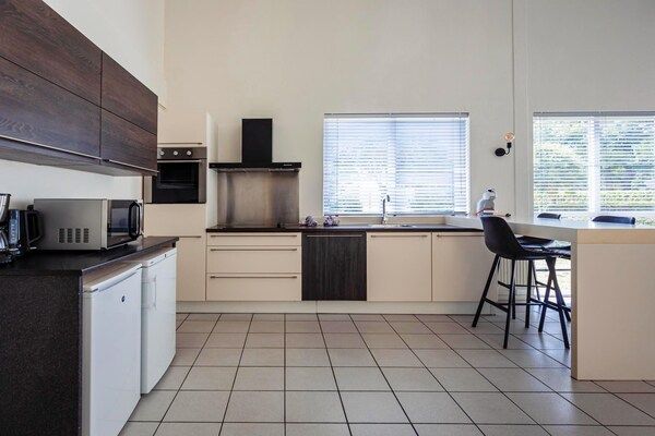 Keuken - Vrijstaande bungalow aan de bosrand in Ewijk (3)