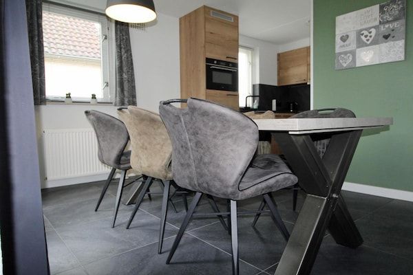 Eetkamer - Moderne bungalow in Ewijk voor 6 personen in Ewijk (2)
