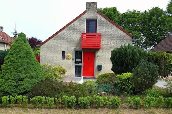 Buitenkant - Rustplek met omheinde tuin in Ewijk (1)