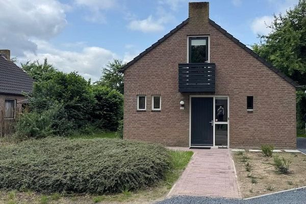 Buitenkant - Bosretraite met zonneoplader in Ewijk (1)