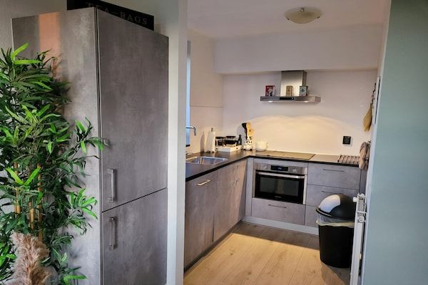 Keuken - Rustige bungalow nabij bosrand in Ewijk (4)