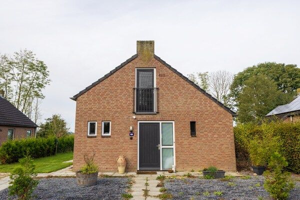 Buitenkant - Rustige bungalow nabij bosrand in Ewijk (1)