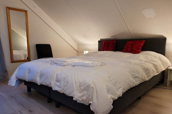 Slaapkamer - Rustige bungalow nabij bosrand in Ewijk (5)