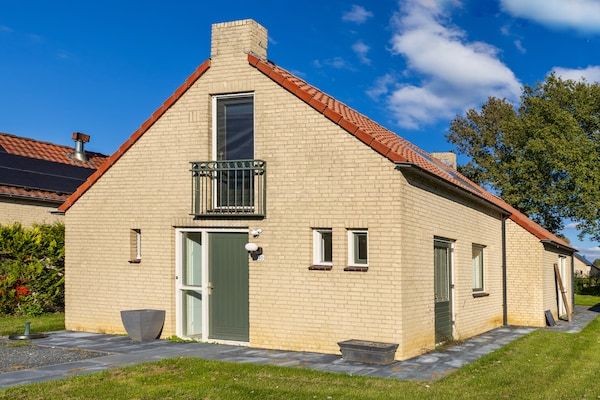 Buitenkant - Huisdiervriendelijke bungalow bij het bos in Ewijk (5)